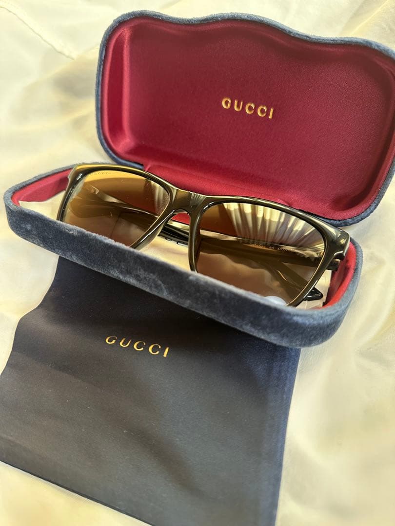GUCCI サングラス GG0746S