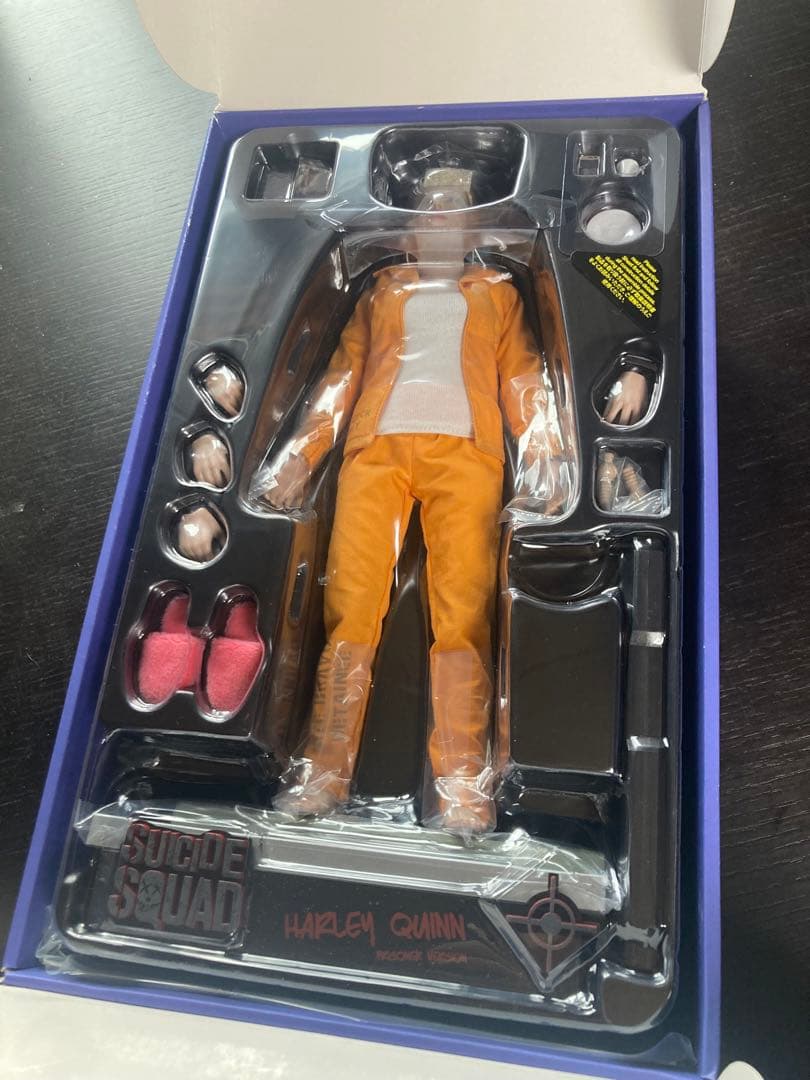 開封未使用品 ホットトイズ ハーレイ・クイン囚人服スーサイドスクワッド