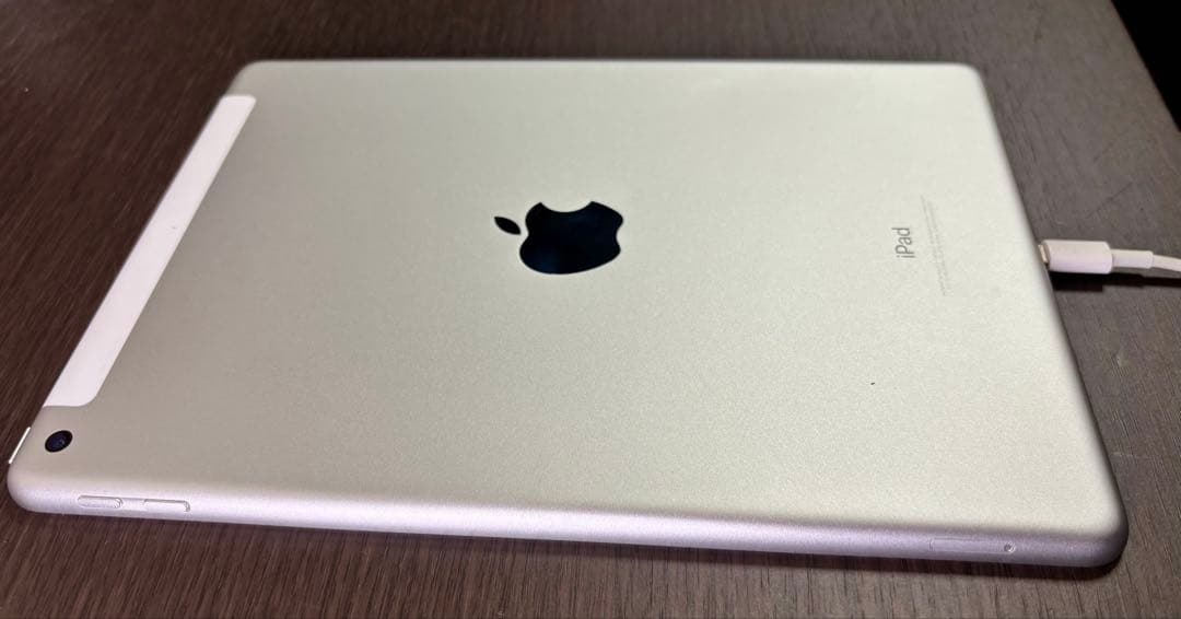 Apple iPad (第6世代) 128GB　シルバー