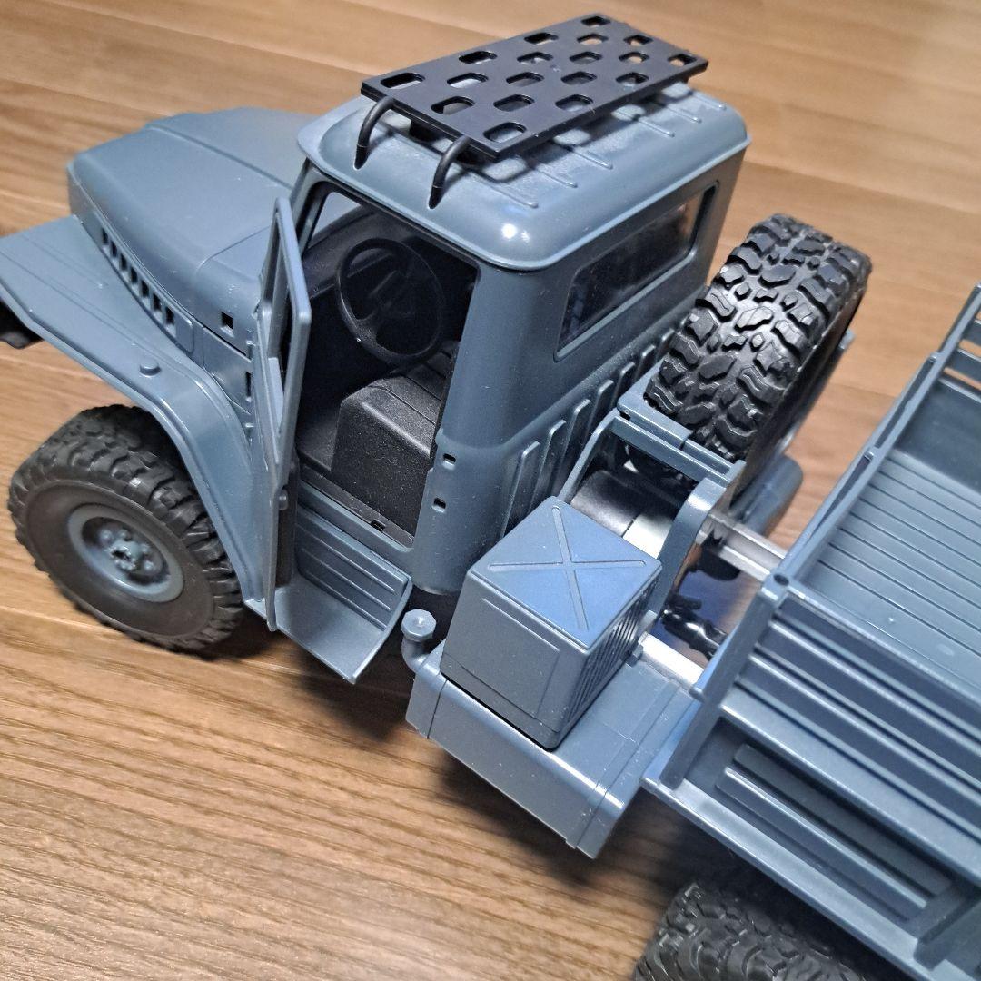 グレー ミリタリートラック型ラジコン　荷台付き