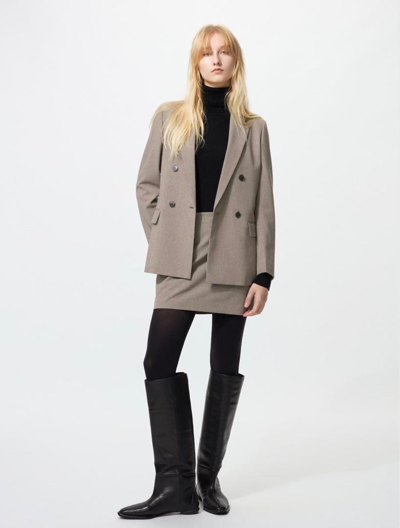 UNIQLO ダブルジャケット&スコート　ブラウン　チェック　セットアップ着用