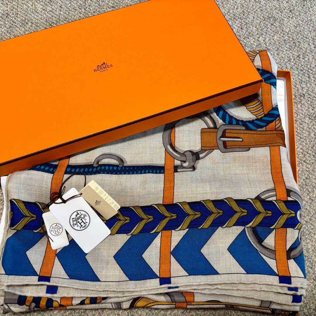 ほぼ新品　HERMES エルメス　カレジュアン　140 カシシル　馬具柄　箱付