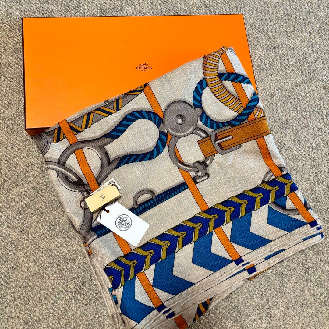 ほぼ新品　HERMES エルメス　カレジュアン　140 カシシル　馬具柄　箱付