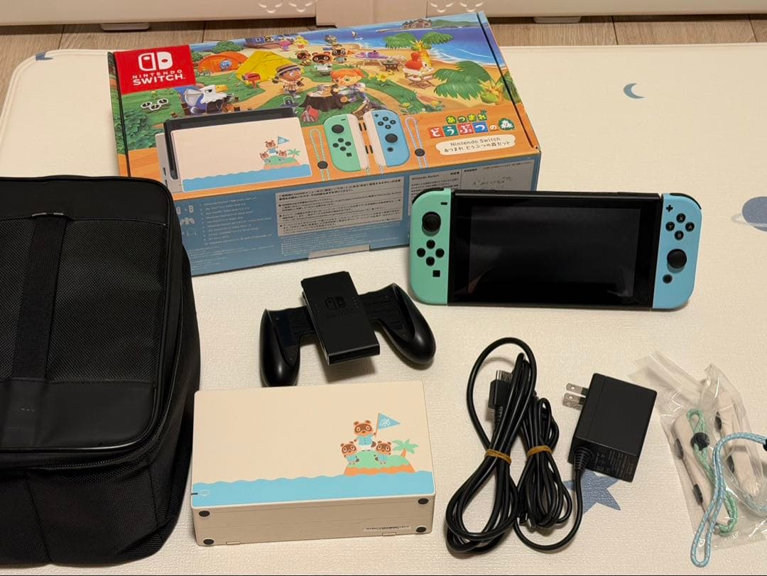 純正ケース付 Nintendo Switch本体 あつまれどうぶつの森セット