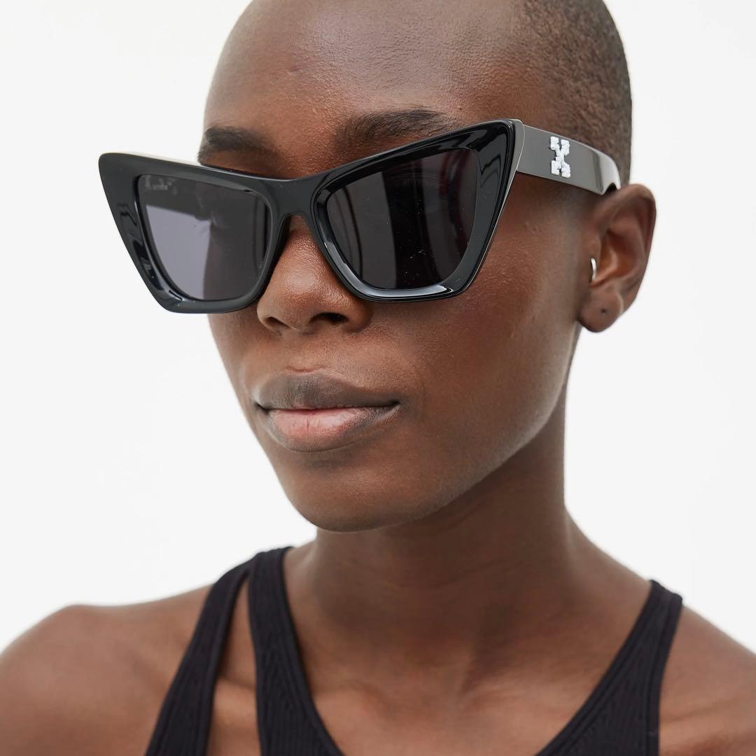 新品未使用 OFF-WHITE CAT EYE SUGLASSES BLACK