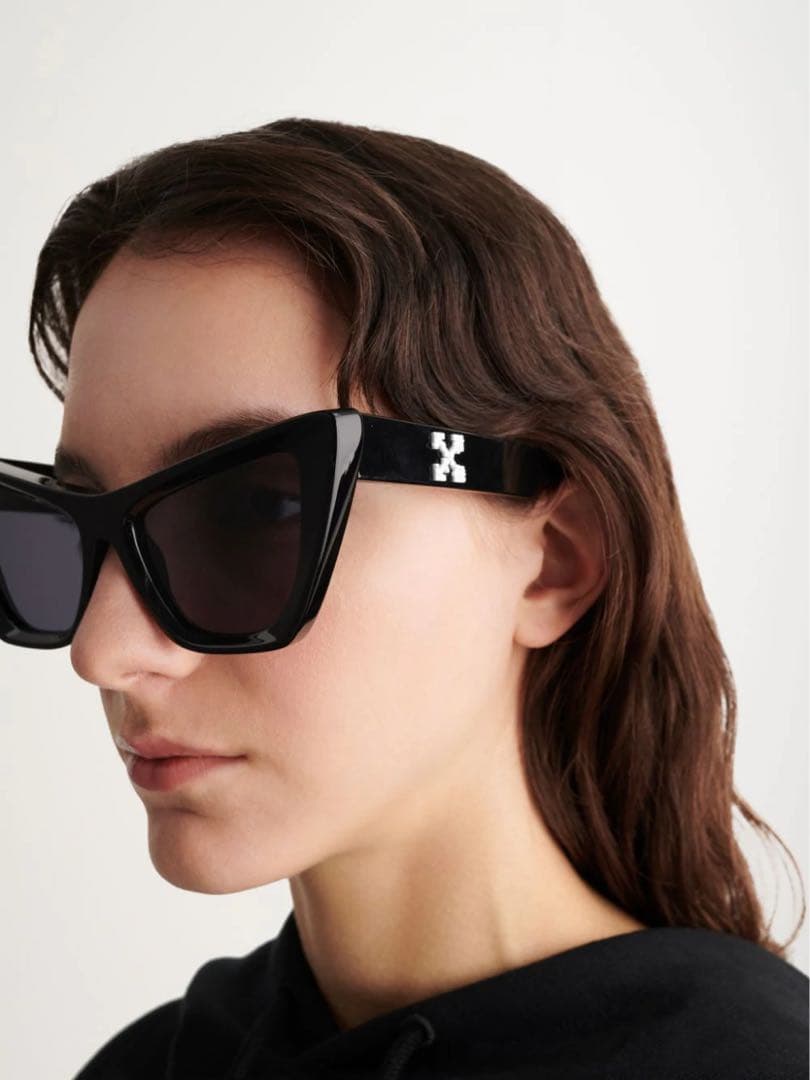新品未使用 OFF-WHITE CAT EYE SUGLASSES BLACK