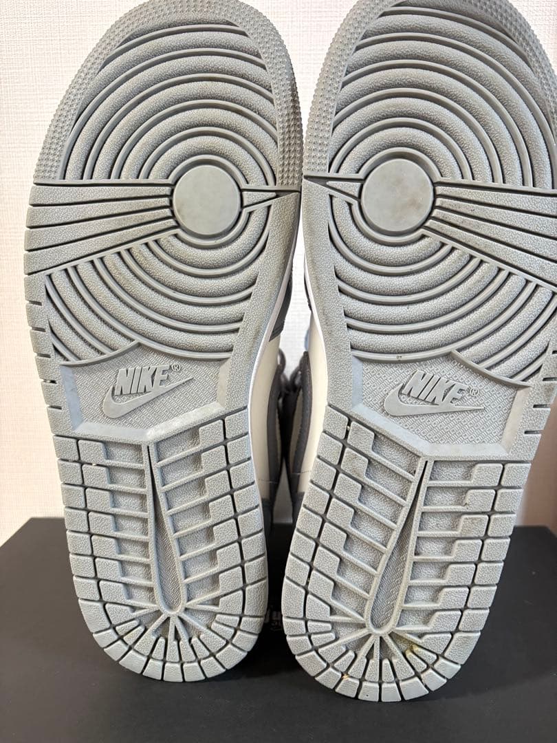 Nike Air Jordan 1 Mid ホワイト/グレー