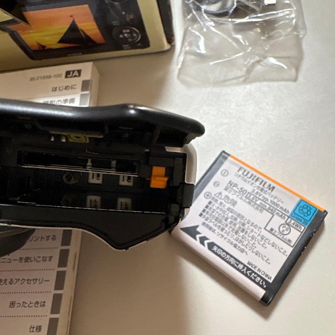 FUJIFILM FinePix F750EXR 箱付き　デジカメ