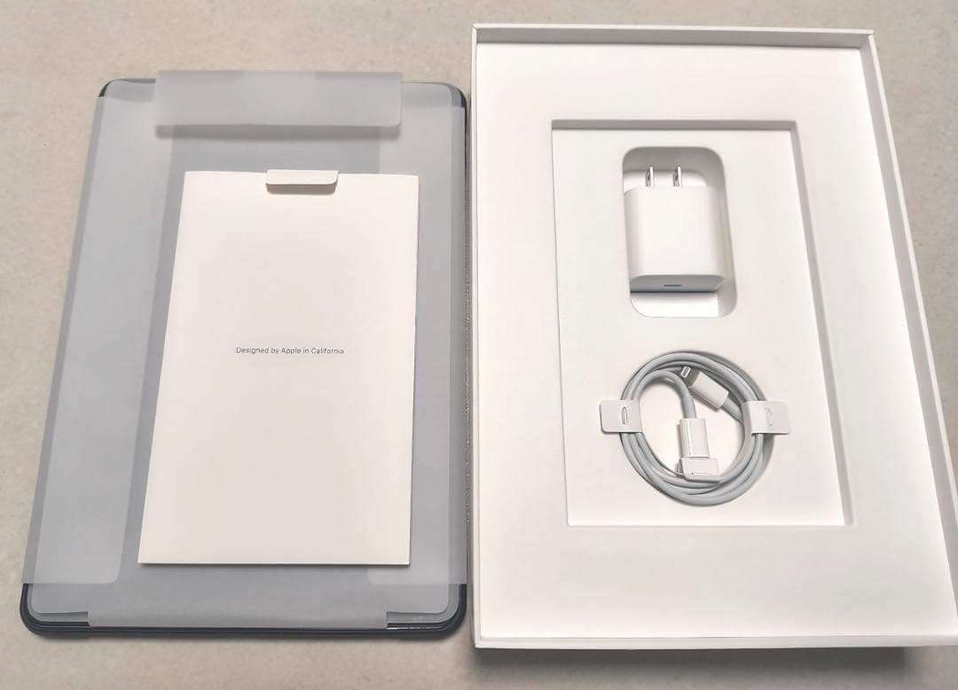 【ほぼ無傷・付属品全て未使用】iPad 第9世代 64GB Wi-Fi シルバー