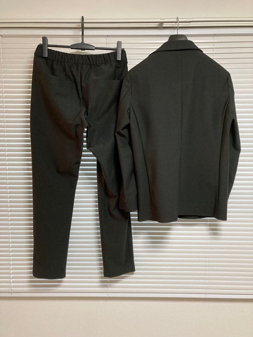 アタッチメント ストレッチセットアップ ジャケット&パンツ