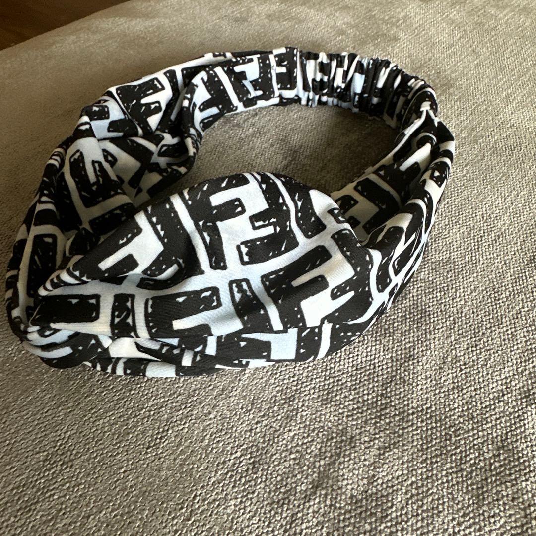 カチューシャ　FENDI ゴム