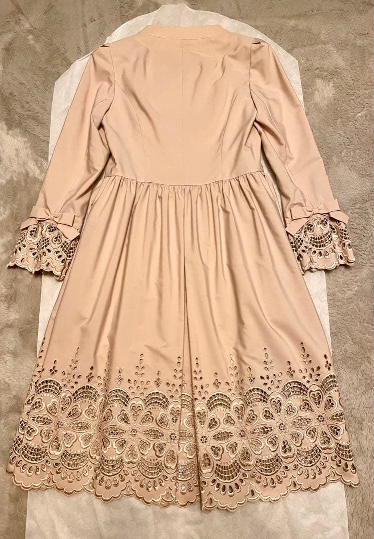 マロン　新品未使用　Rene 34 刺繍入り　ベージュ　ロングコート　ルネ