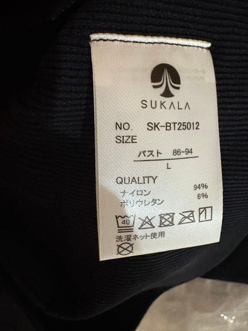 新品SUKALAブラックVネック ヨガウェアLサイズ