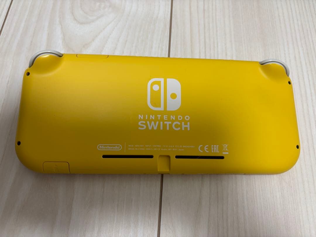 Nintendo switch ライト（イエロー）※ケース付き