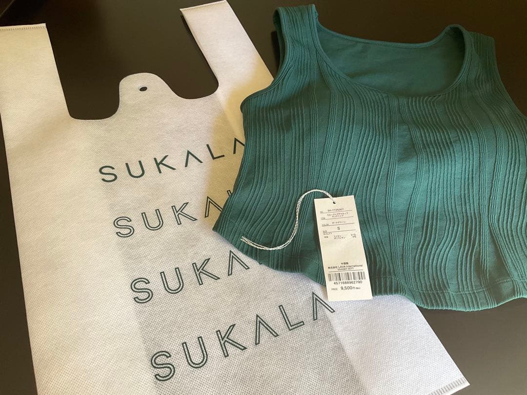 あっきーさま 専用【SUKALA】新作　ウエーブリブアクティブタンクトップ