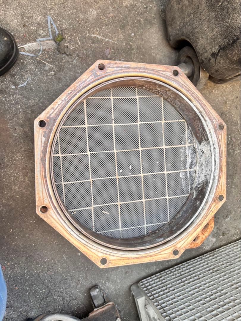 いすゞ　フォワード　DPF 触媒　フィルター　リビルド　素材