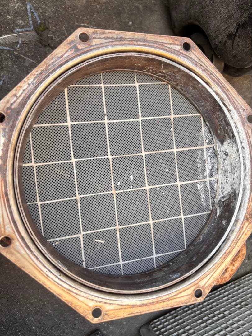 いすゞ　フォワード　DPF 触媒　フィルター　リビルド　素材