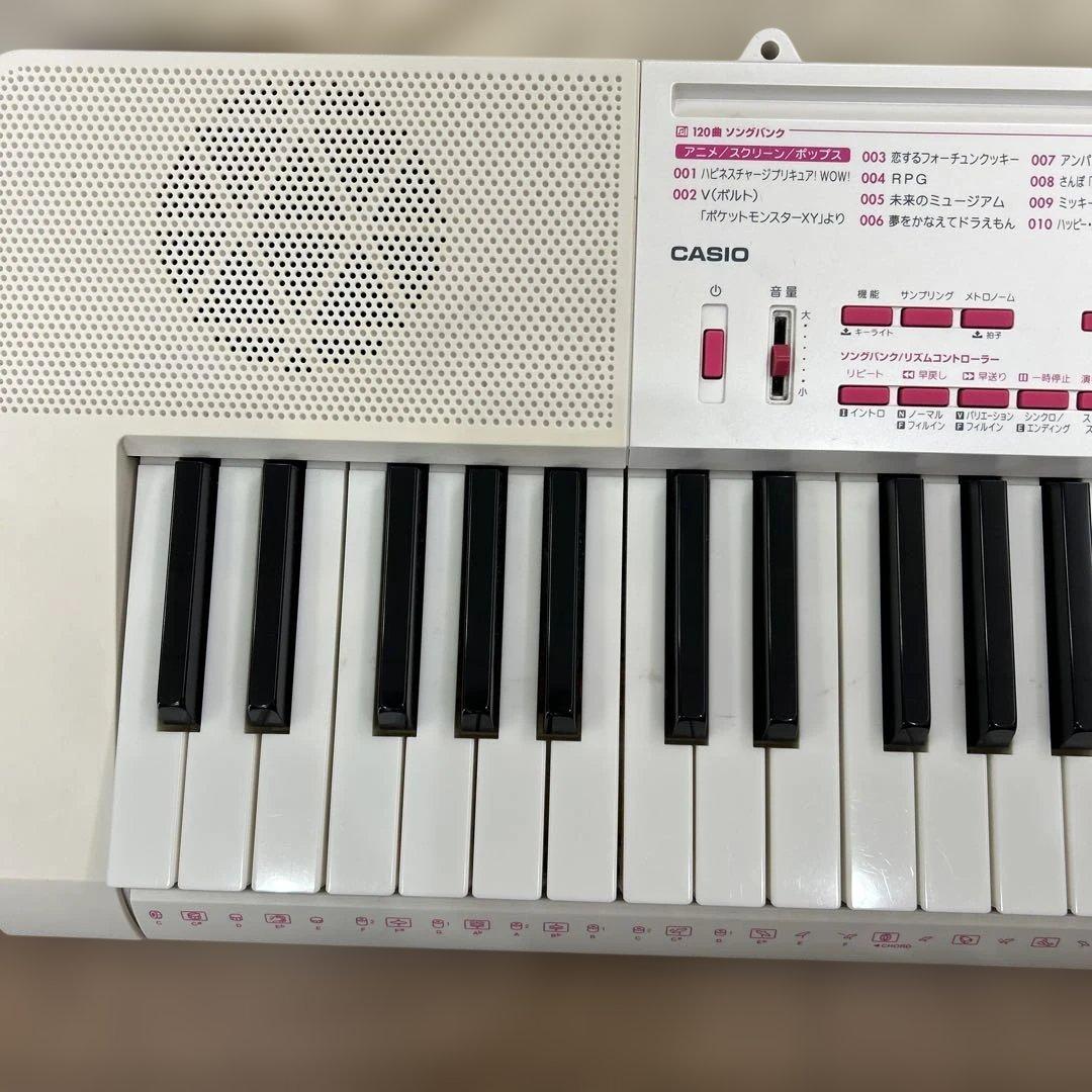 カシオ　電子ピアノ　LK-121　61鍵盤　光ナビキーボード