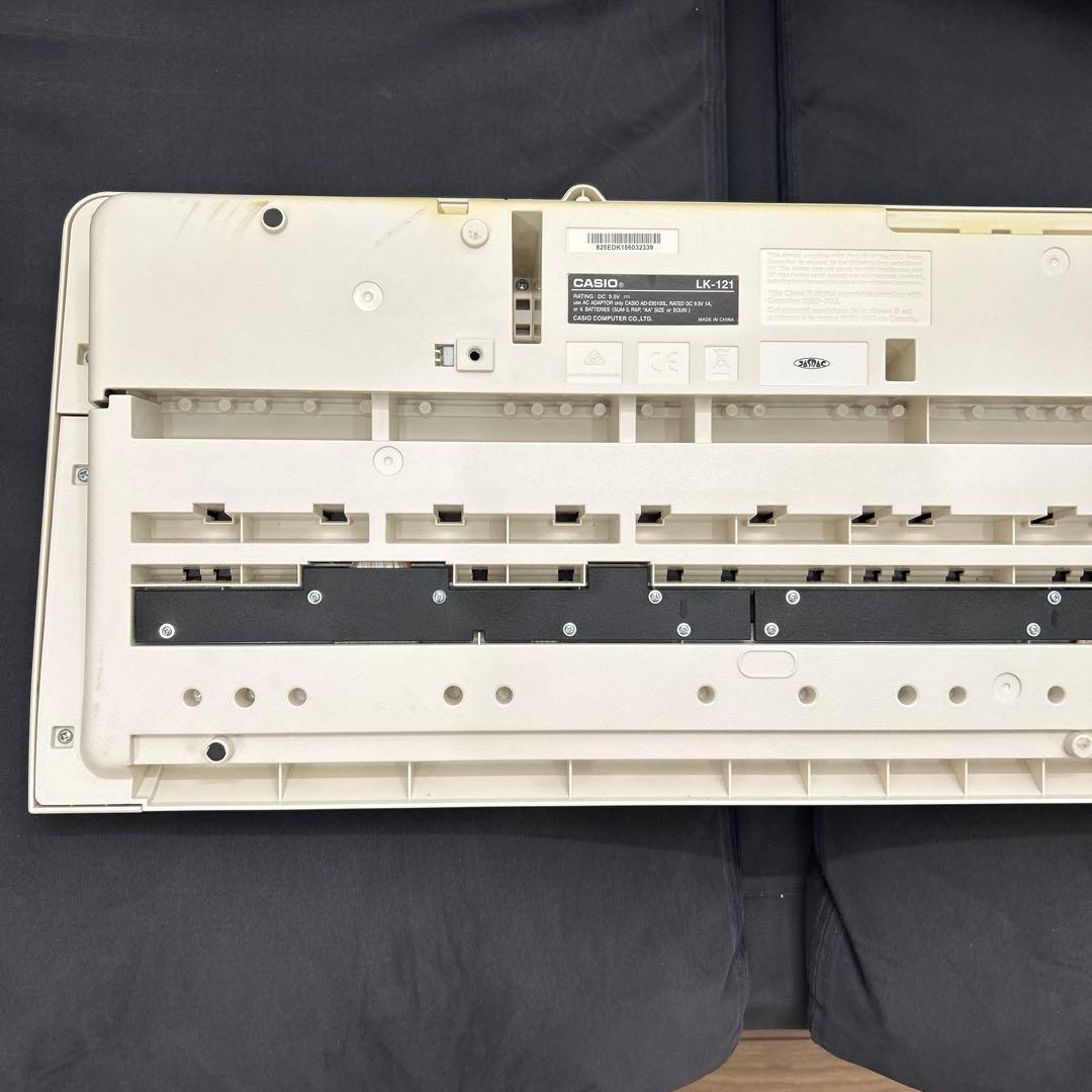 カシオ　電子ピアノ　LK-121　61鍵盤　光ナビキーボード