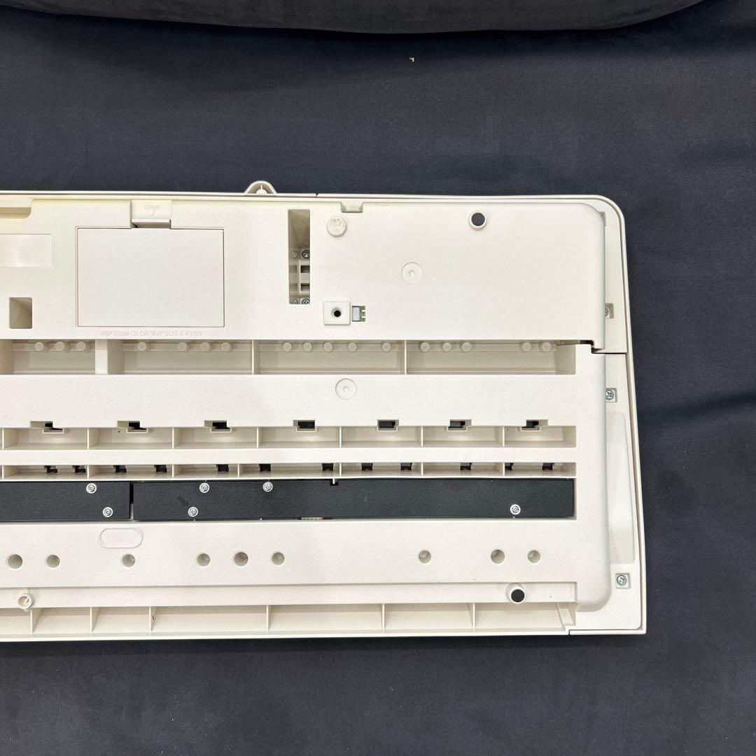 カシオ　電子ピアノ　LK-121　61鍵盤　光ナビキーボード