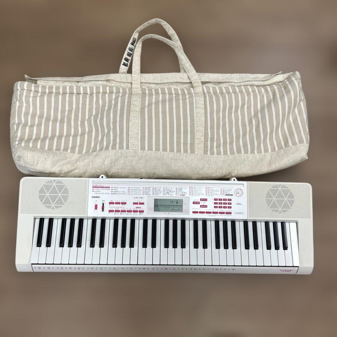 カシオ　電子ピアノ　LK-121　61鍵盤　光ナビキーボード