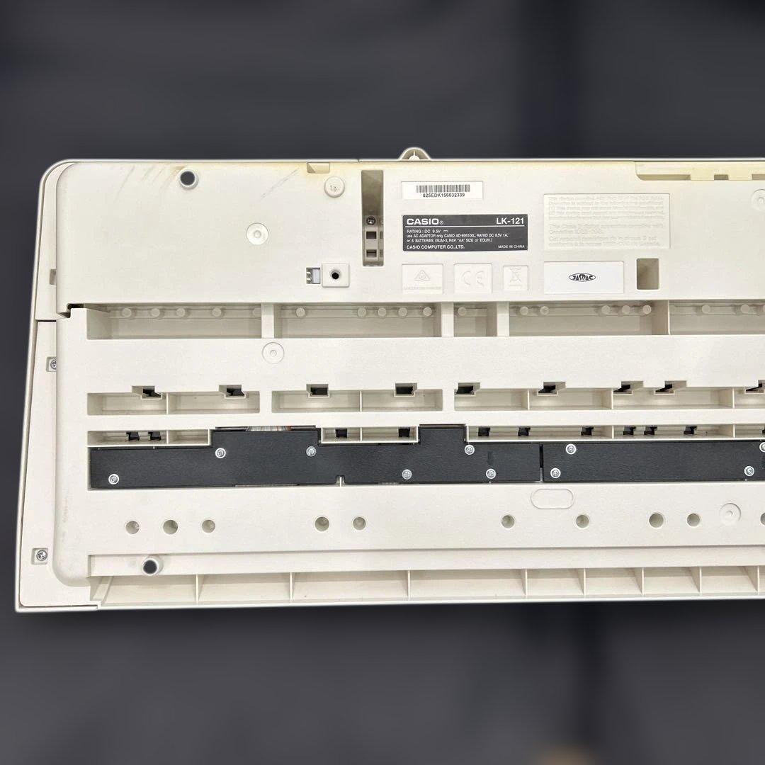 カシオ　電子ピアノ　LK-121　61鍵盤　光ナビキーボード