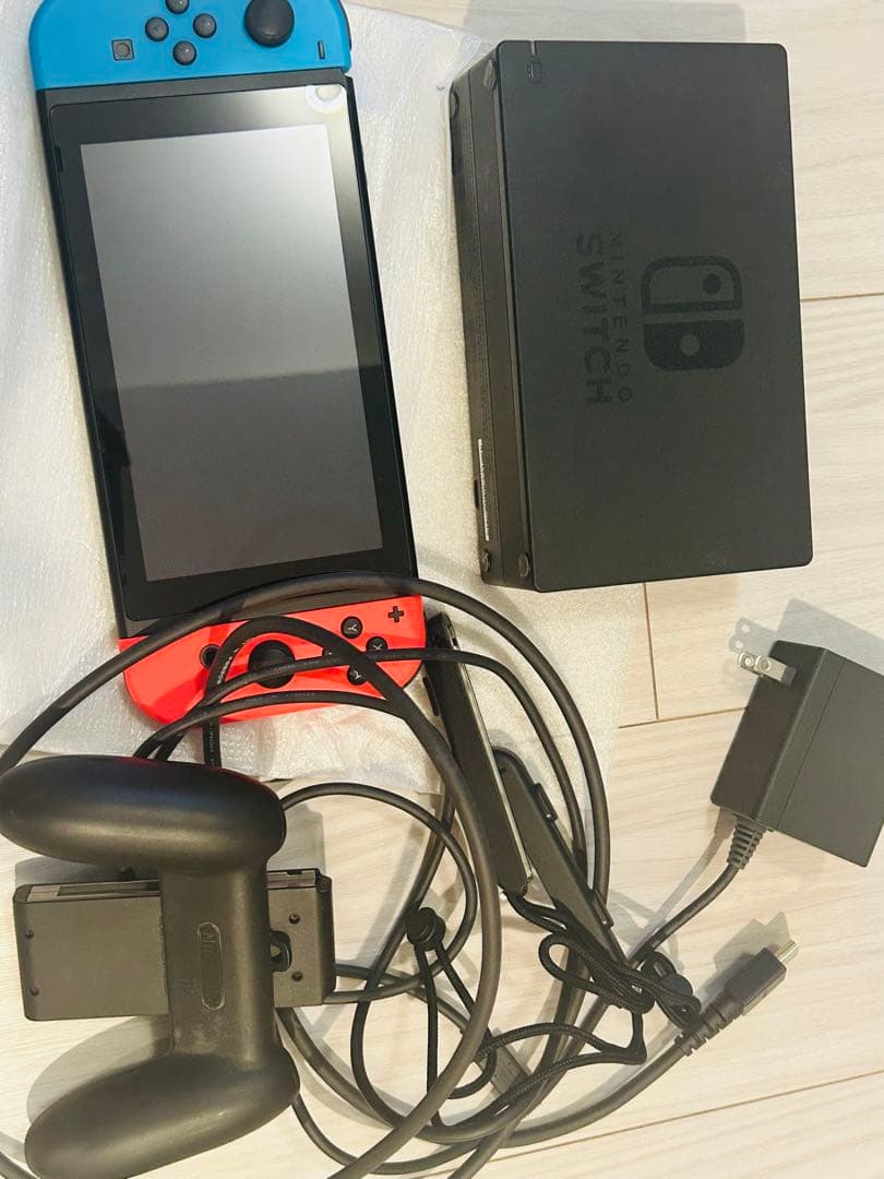 ケース付Nintendo Switch 本体 青・赤 Joy-Con