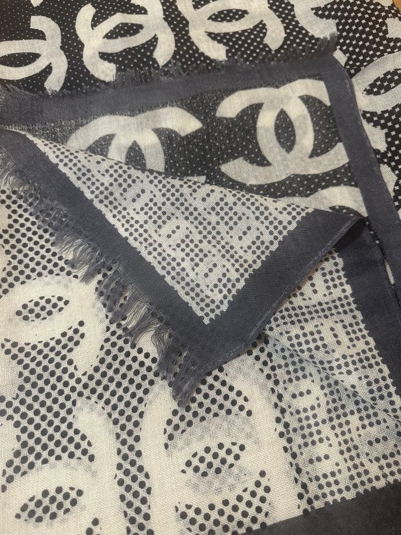 Chanel モノクロストール