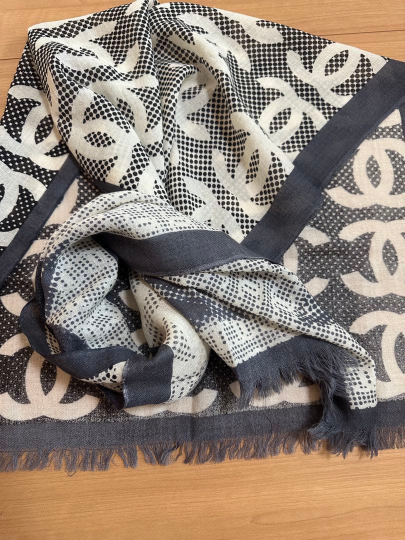 Chanel モノクロストール