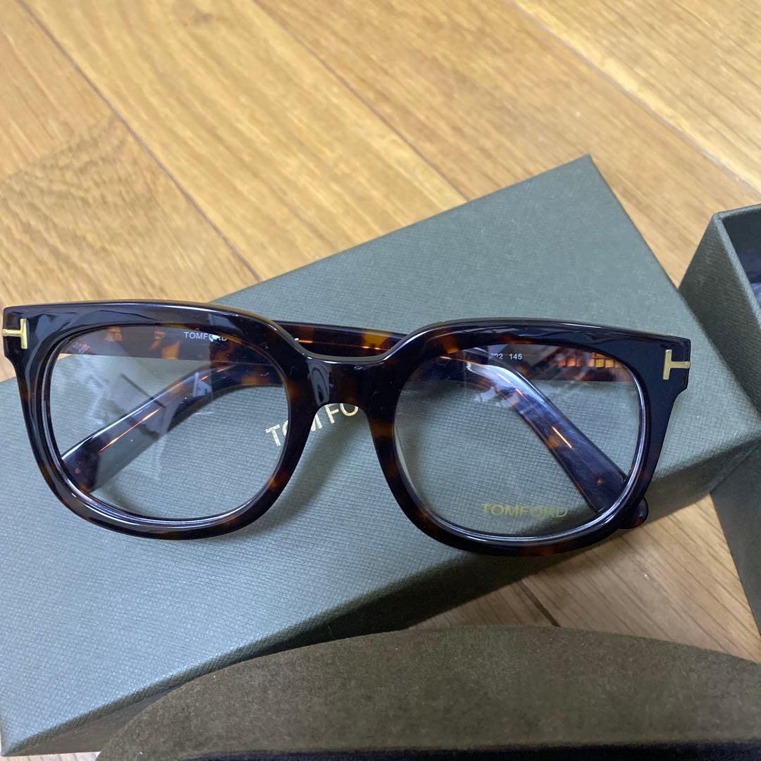 TOM FORD キャットアイサングラス トータスシェル