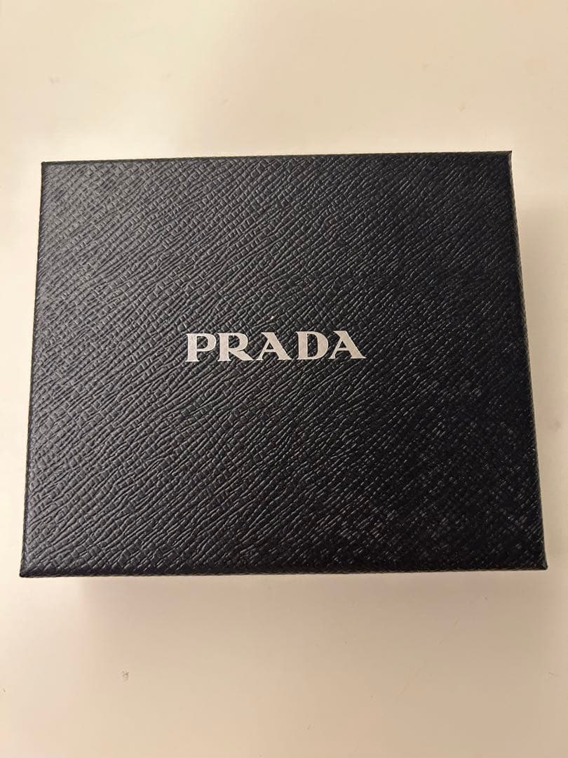 PRADA 三つ折り財布 ベージュピンク