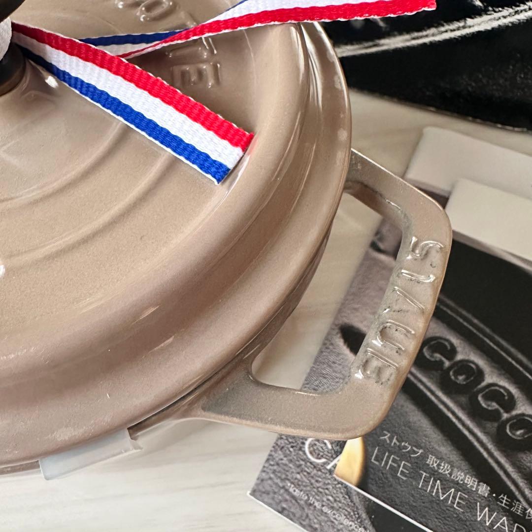 じー STAUB ピコココットラウンド 14cm リネン 両手鍋