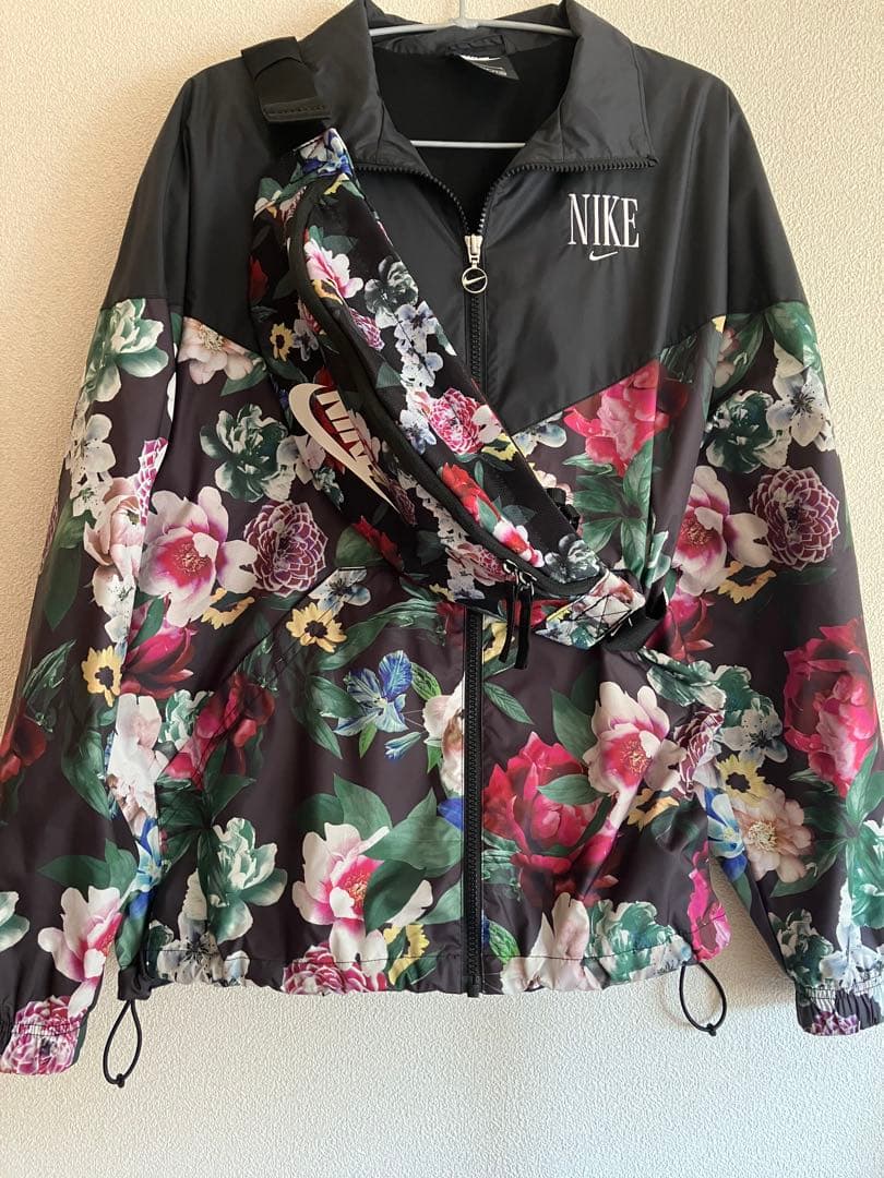 お値下　NIKE ウィメンズフロールウーブンジャケット