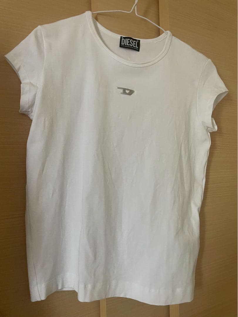 diesel シルバーハートロゴ　tシャツ