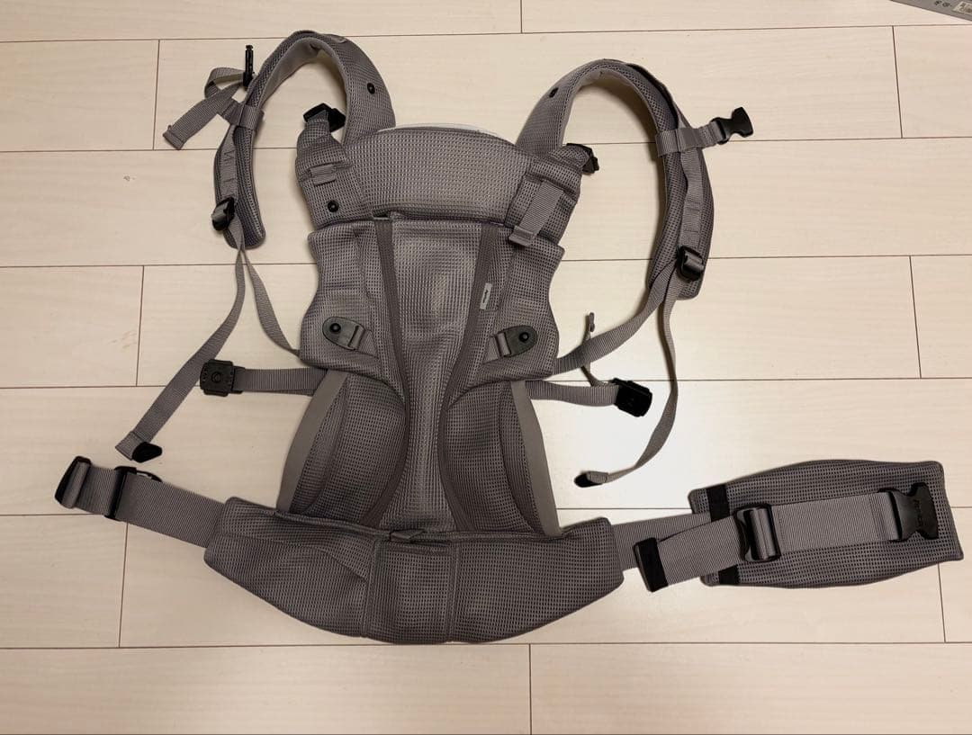 【美品】Aprica Laclis 抱っこ紐 グレー ほぼ未使用