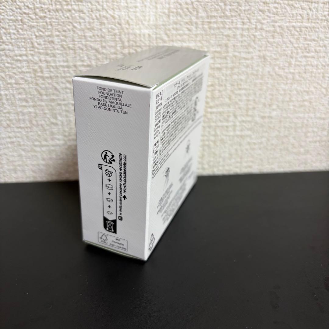❗️限定値下げ中❗️PRADA クッションファンデーション　LN10ケース付き