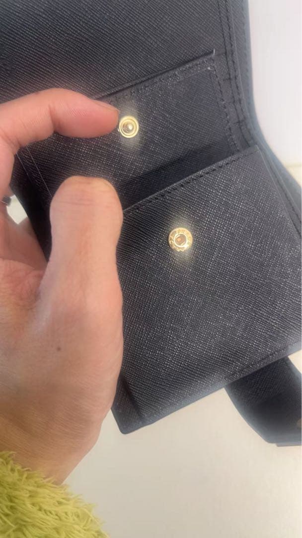 PRADA 高級ブラックレザー製 二つ折り財布