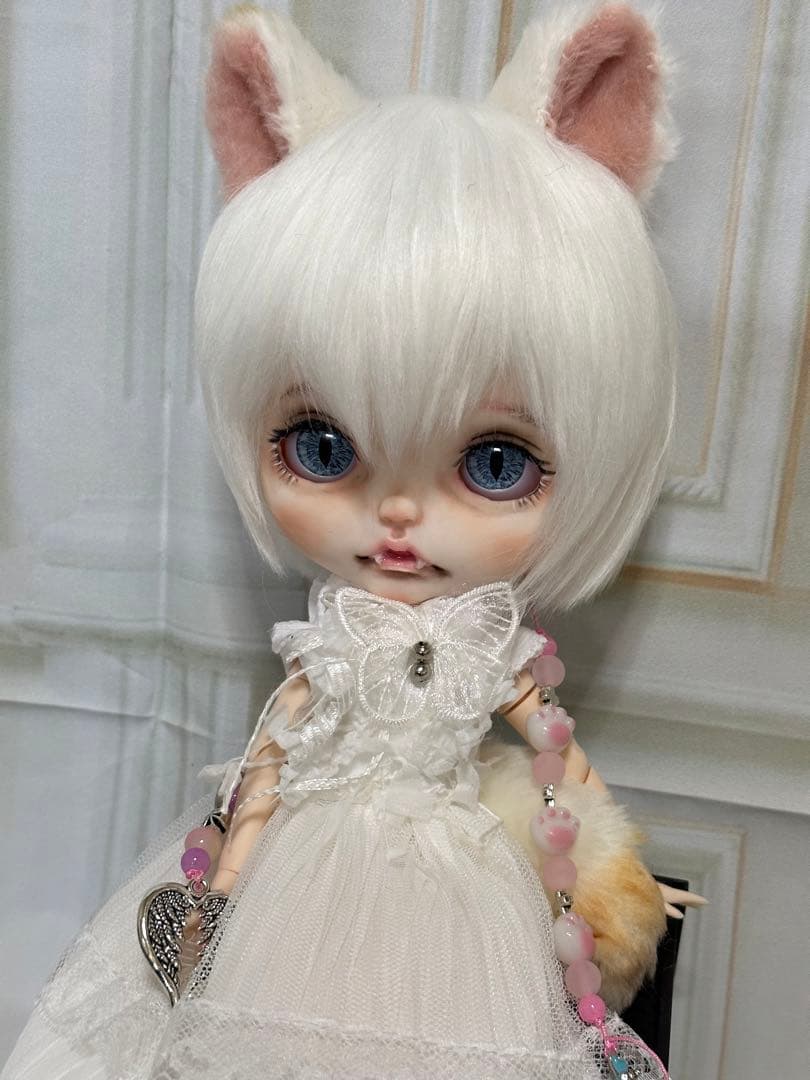 お*き様 アイシードール本体女の子　ボアウィッグ　OF付き ホワイトブチ猫