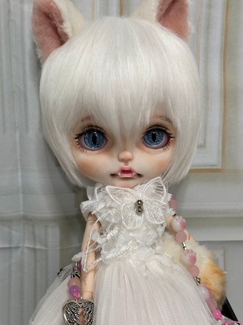 お*き様 アイシードール本体女の子　ボアウィッグ　OF付き ホワイトブチ猫