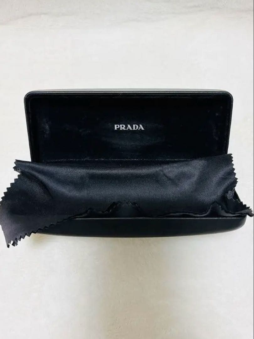 PRADA☆サングラス グレー 細フレーム イタリア製 ケース箱付き　レディース