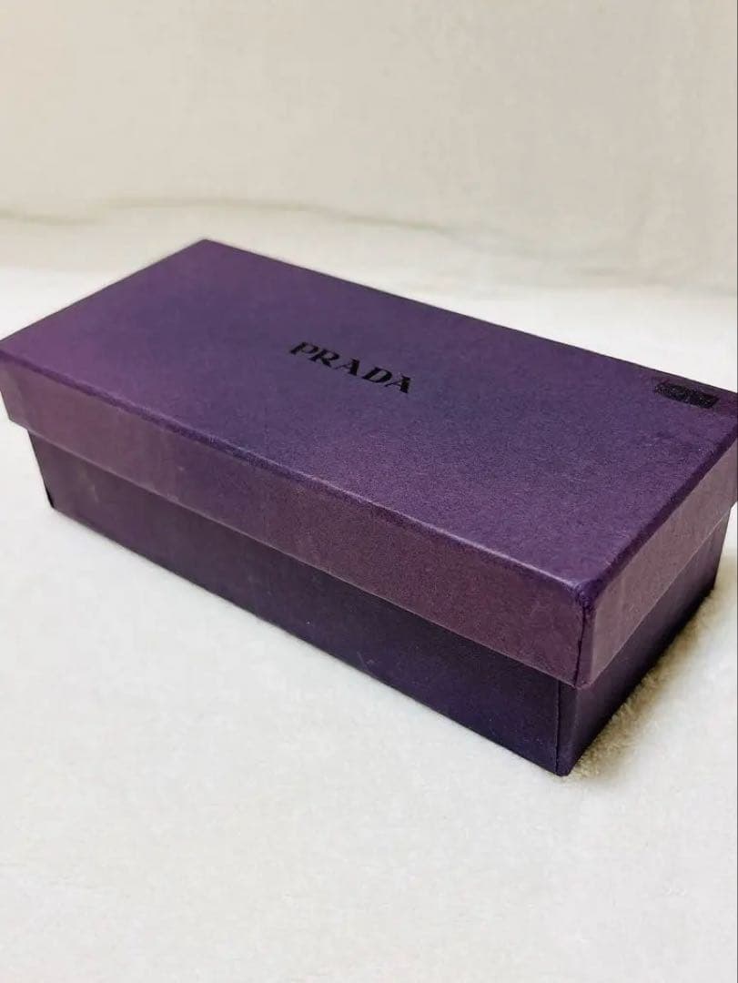 PRADA☆サングラス グレー 細フレーム イタリア製 ケース箱付き　レディース