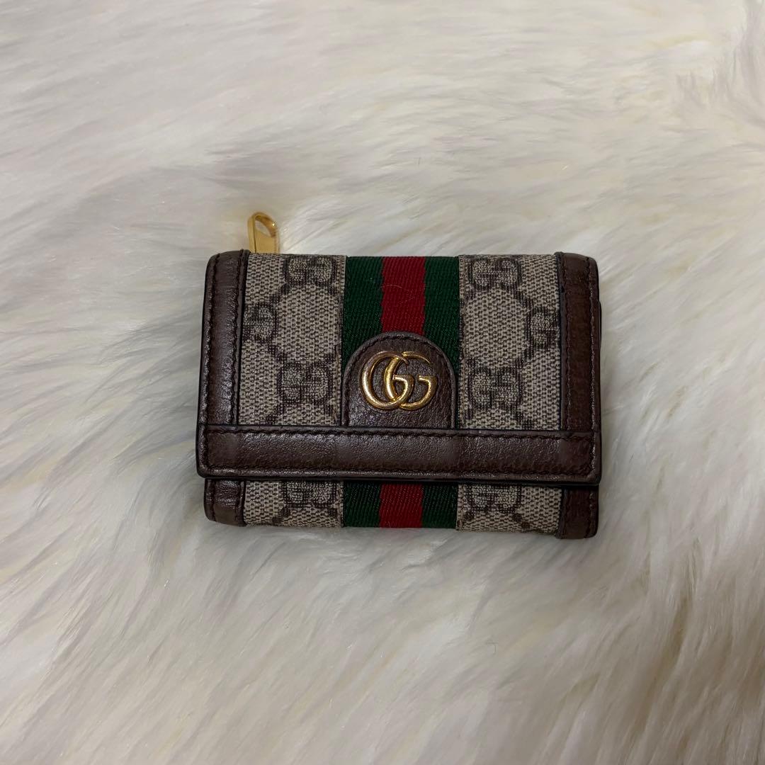 gucci 三つ折り財布　折りたたみ財布　ロゴ