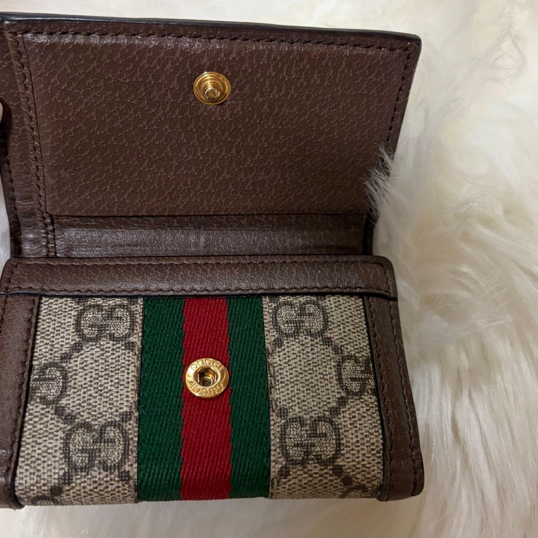 gucci 三つ折り財布　折りたたみ財布　ロゴ