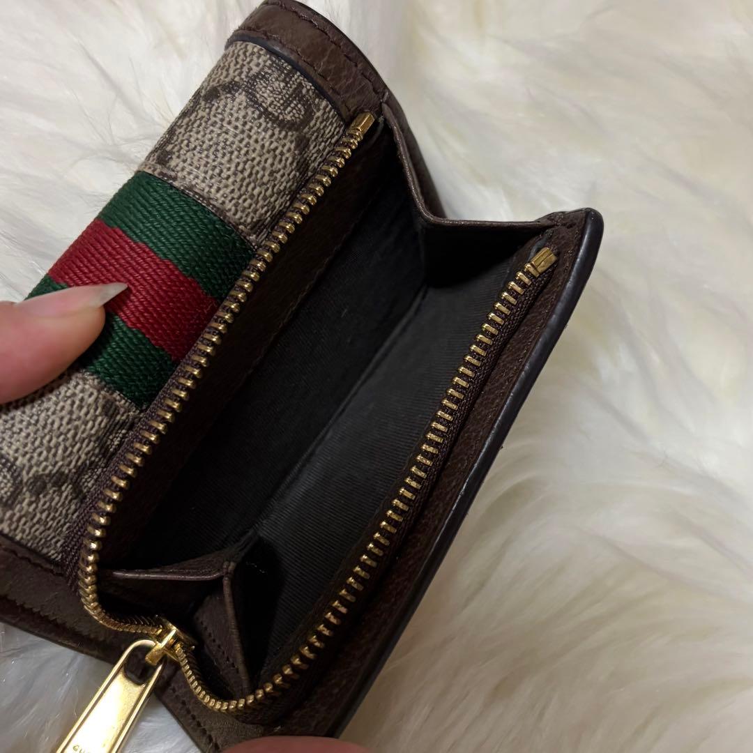 gucci 三つ折り財布　折りたたみ財布　ロゴ