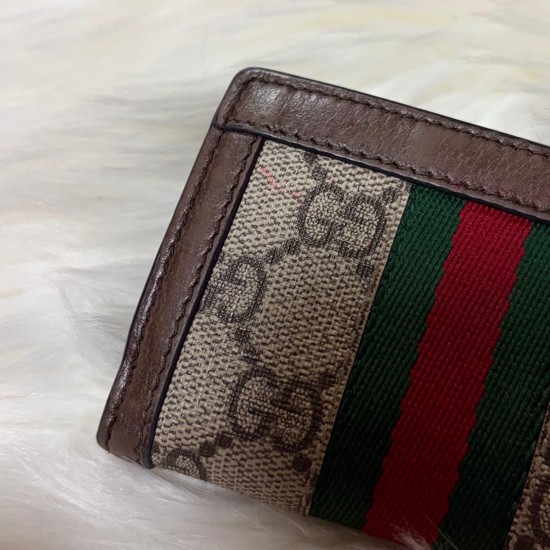 gucci 三つ折り財布　折りたたみ財布　ロゴ
