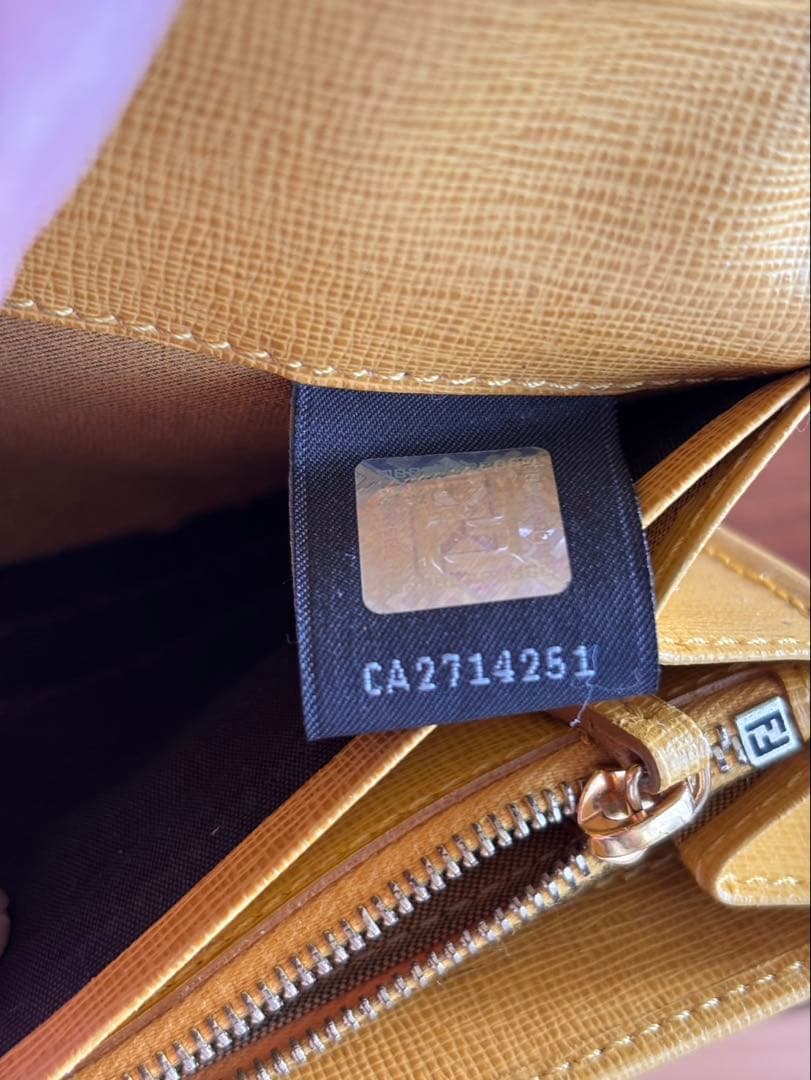 FENDI イエロー 三つ折り財布