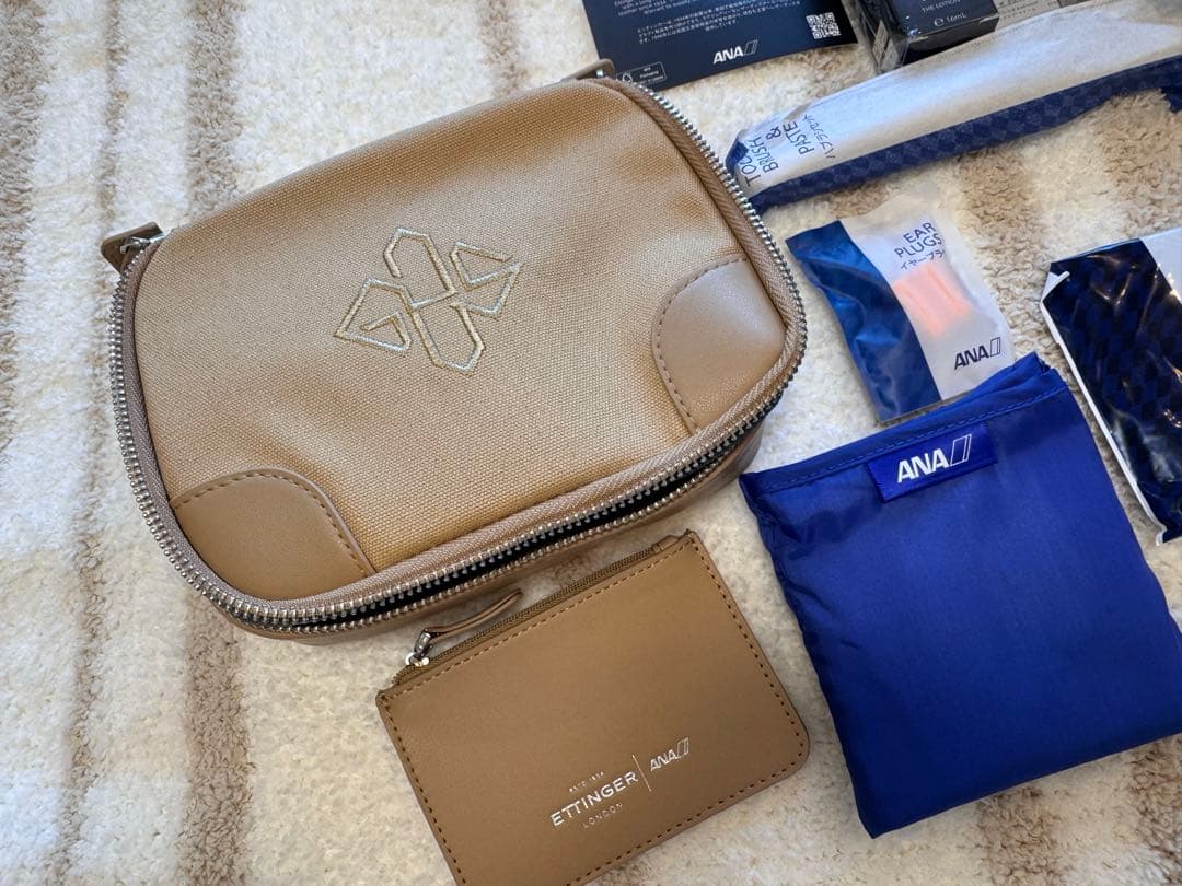 Flower様　ANAファーストクラス ポーチ　デミウ　ウォレット　セット