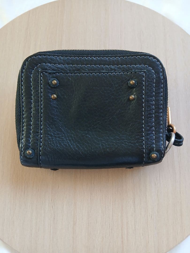 gxgwgmpw　美品　Chloeブラックレザー 二つ折り財布 ロック付き