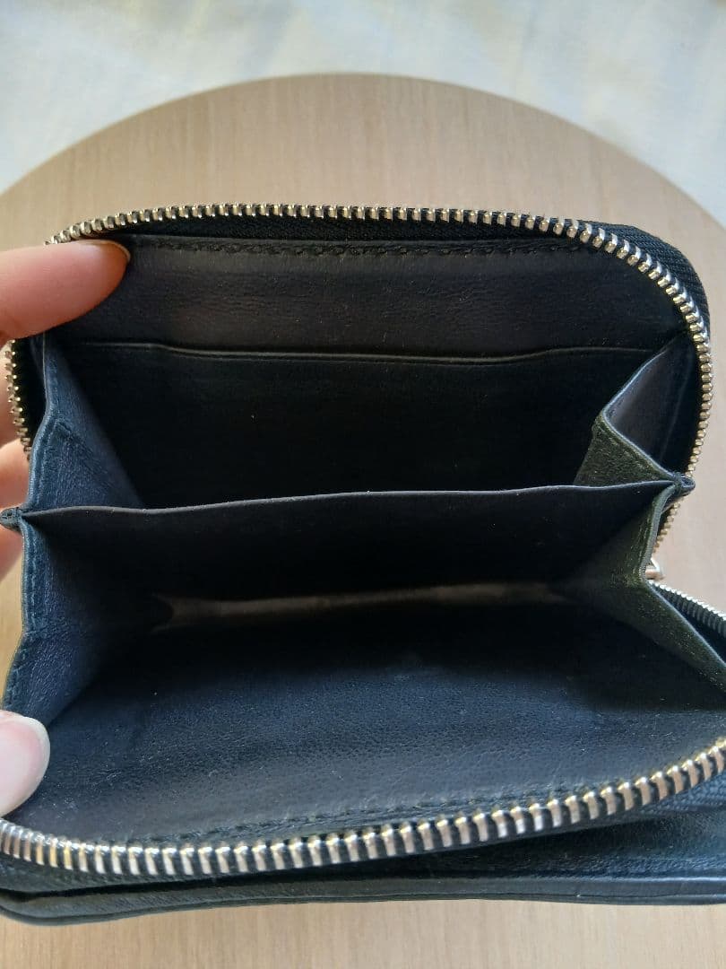 gxgwgmpw　美品　Chloeブラックレザー 二つ折り財布 ロック付き