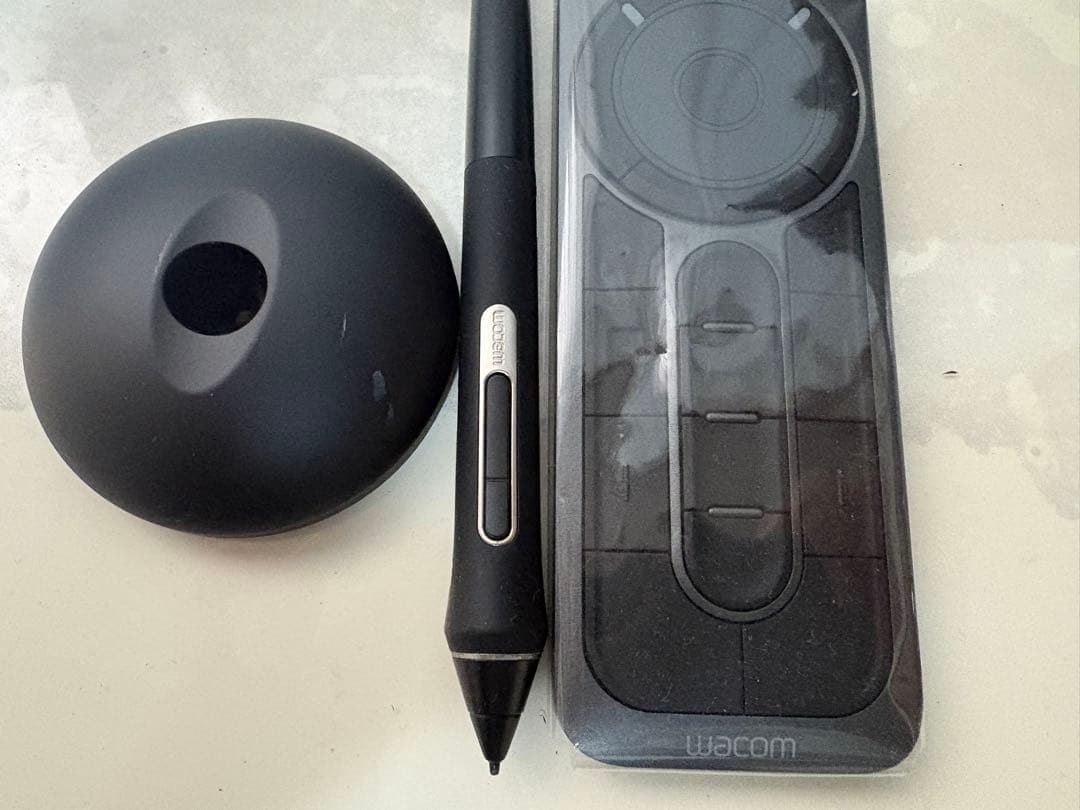 ワコム　Wacom Cintiq Pro 24
